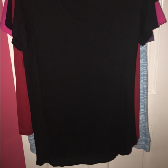Black v-neck tee - Picture 2 of 7